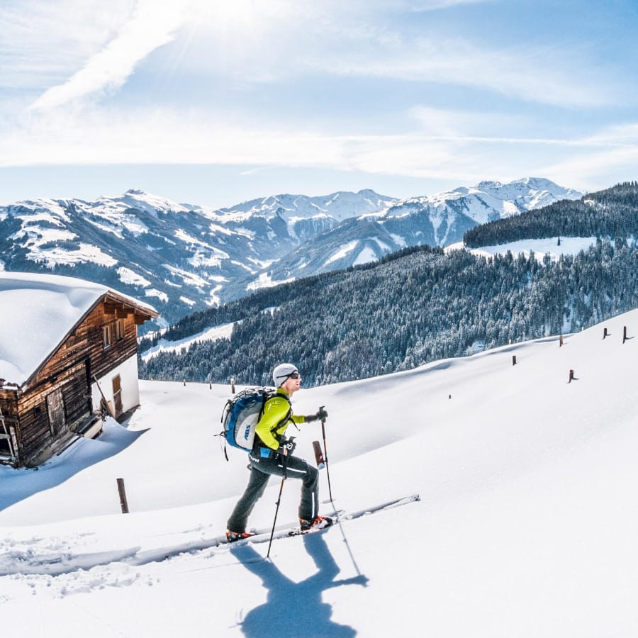 skitour-mit-perfekter-aussicht-in-den-kitzbueheler-alpen