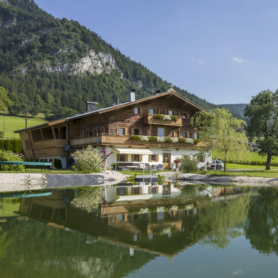 Narzenhof_Baernstetten_St_Johann_Haus_aussen