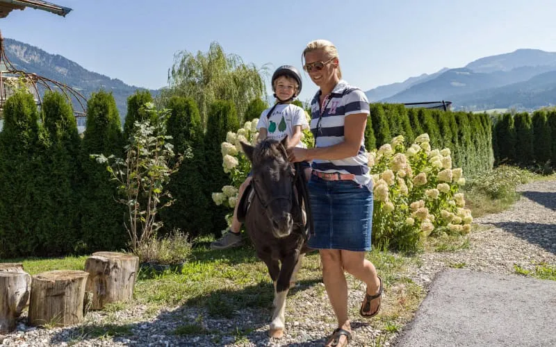 narzenhof_baernstetten_31_st_johann_09_2020_pony_reiten_1.jpg